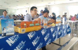 藍(lán)公益夏日送清涼，關(guān)愛傳遞進(jìn)江蘇鳳凰鑫華印刷